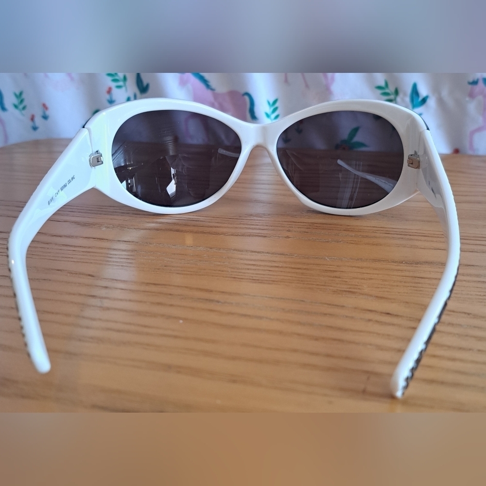 Vintage Y2K Givenchy SGV568 Black & White Logo Sunglass Glasses Shades Frames - Picture 3 of 7